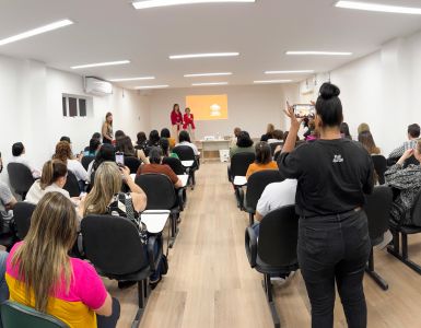 apresentacao caviver na escola de saude publica