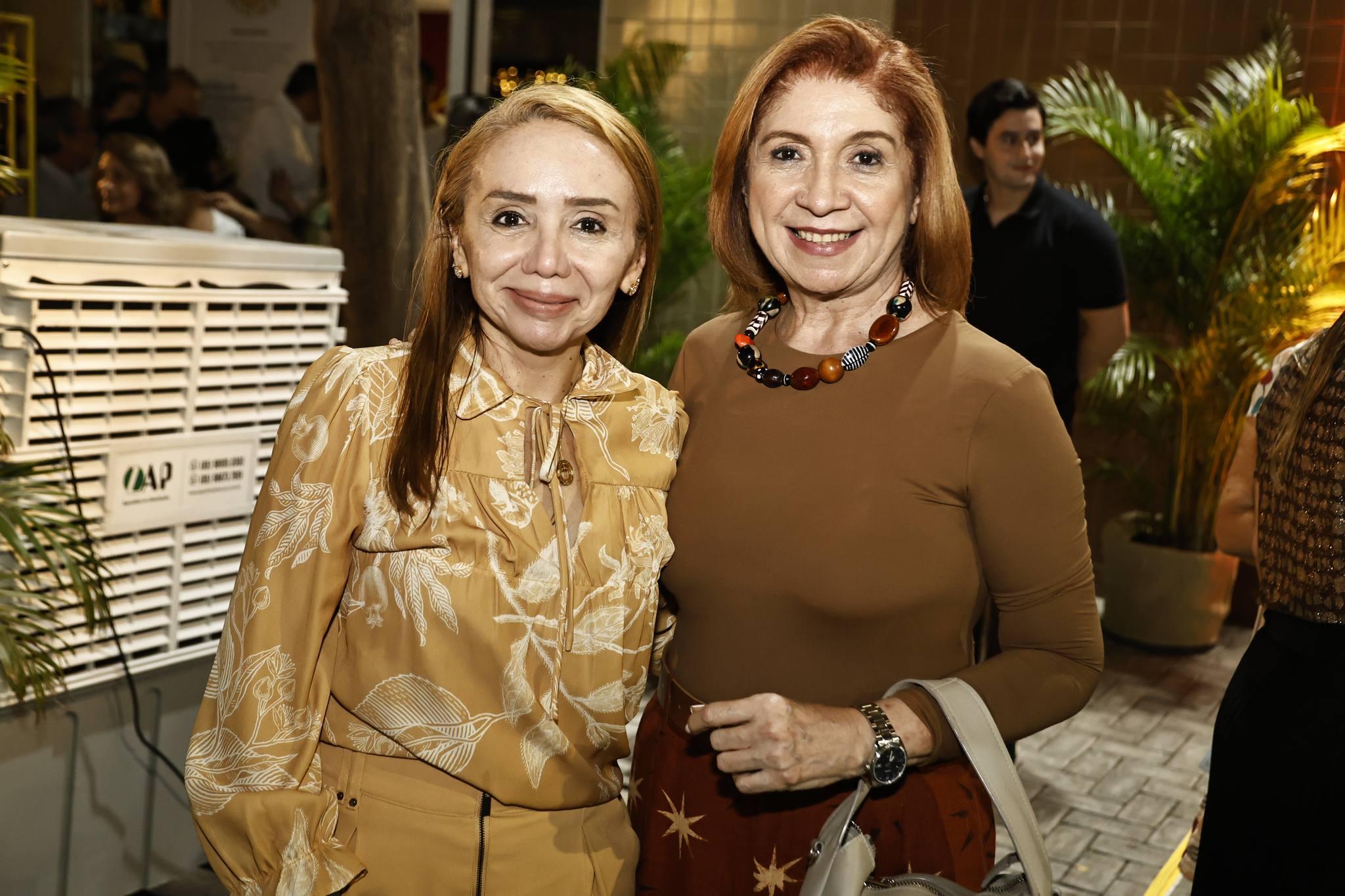 Aline Golveia e Izabela ParenteAline Golveia e Izabela Parente