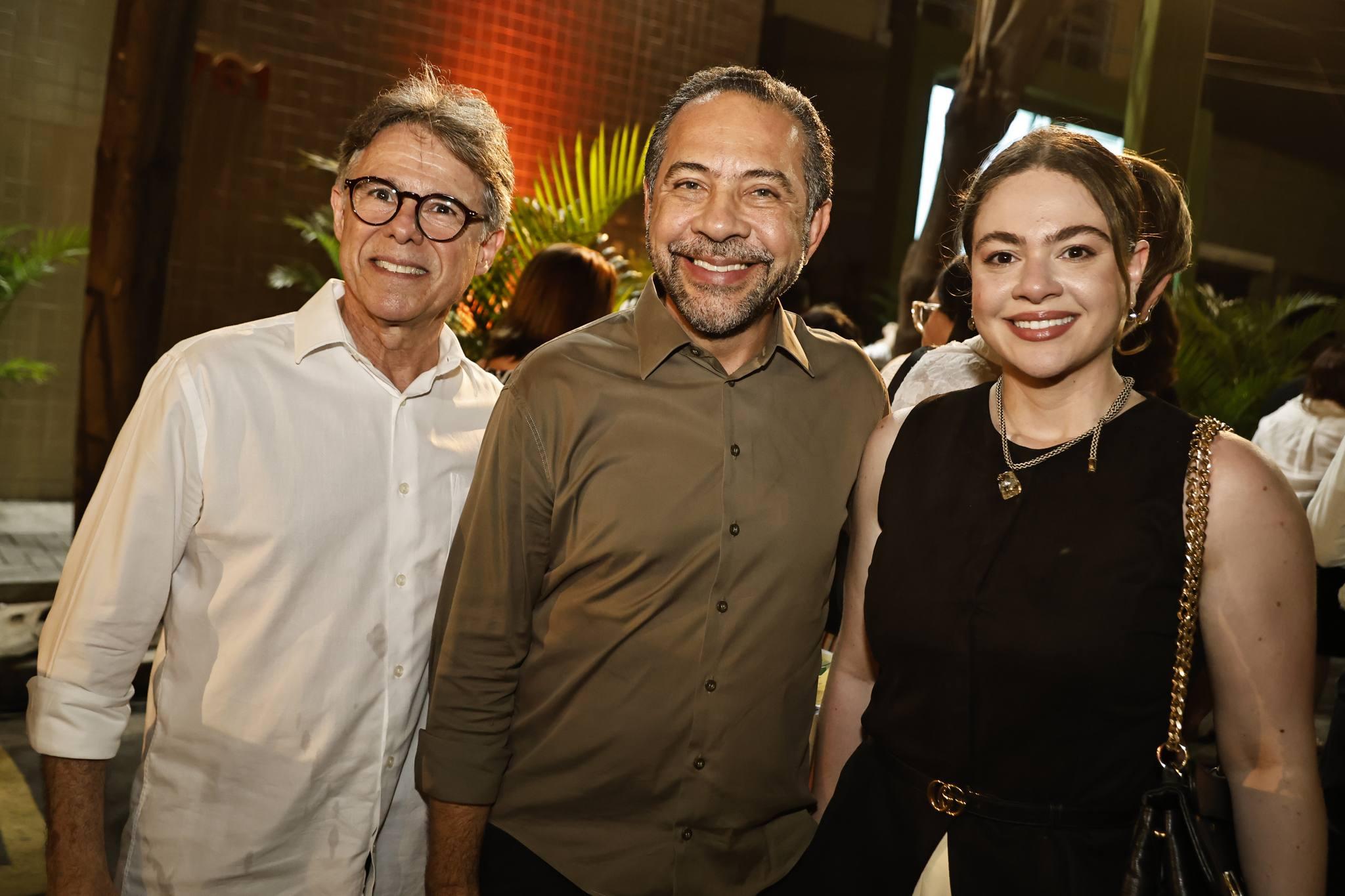 Eduardo Bezerra, Tadeu e Larissa Oliveira