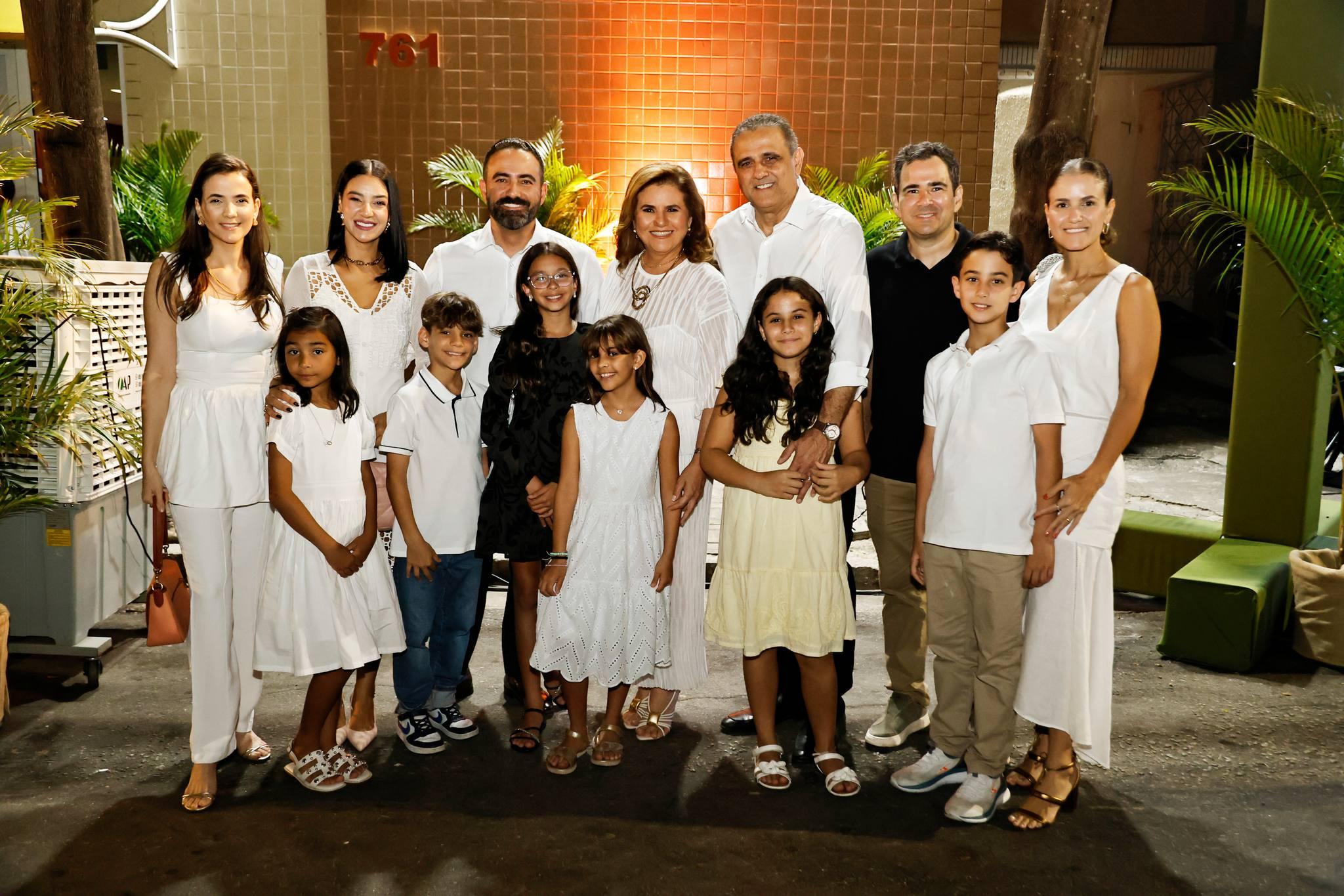 Islane e André Veçosa com a Família